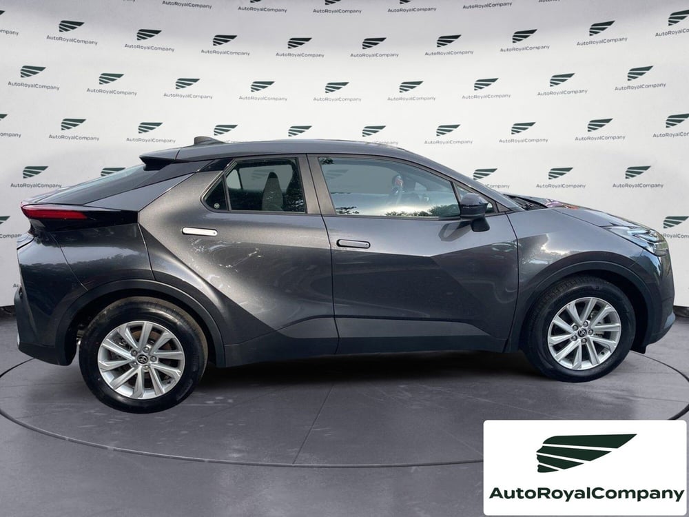 Toyota Toyota C-HR nuova a Roma (6)