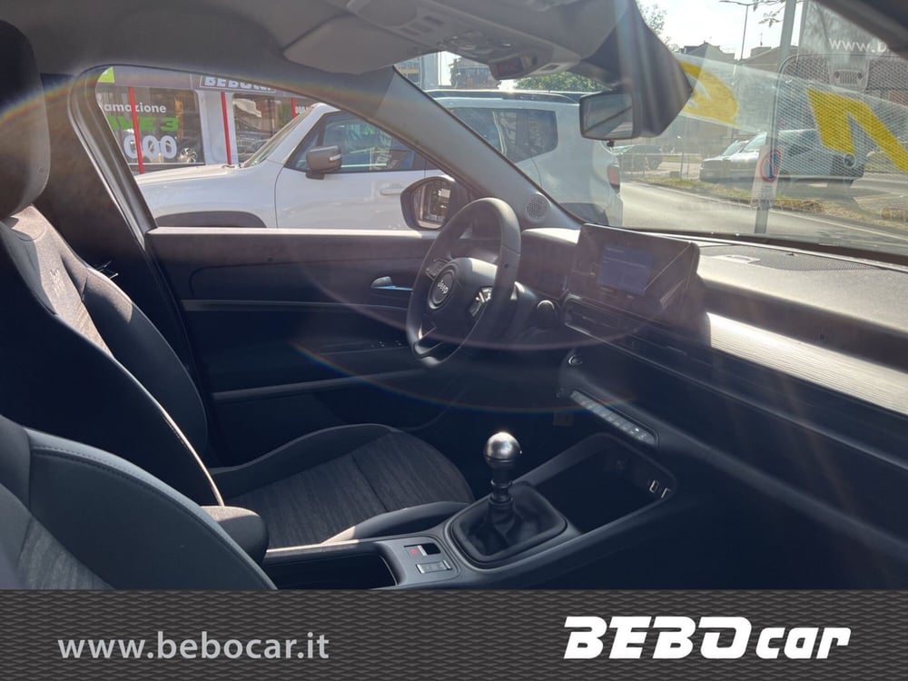 Jeep Avenger nuova a Torino (16)