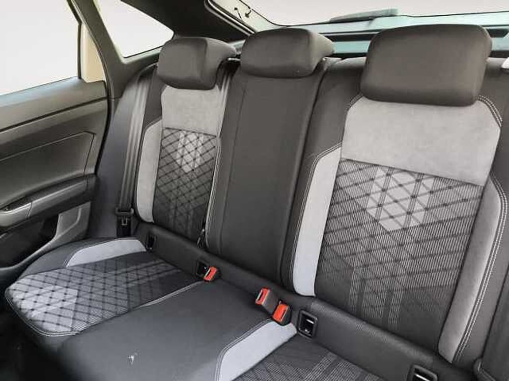 Volkswagen Taigo nuova a Lecco (12)