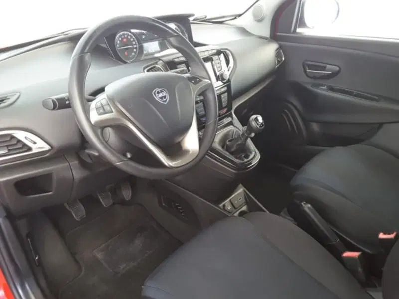 Lancia Ypsilon usata a Firenze (6)