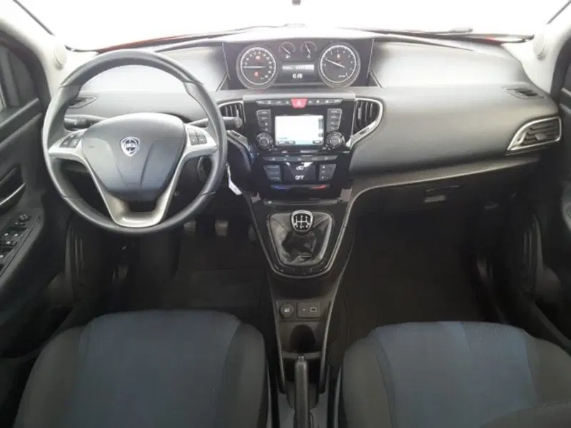 Lancia Ypsilon usata a Firenze (9)