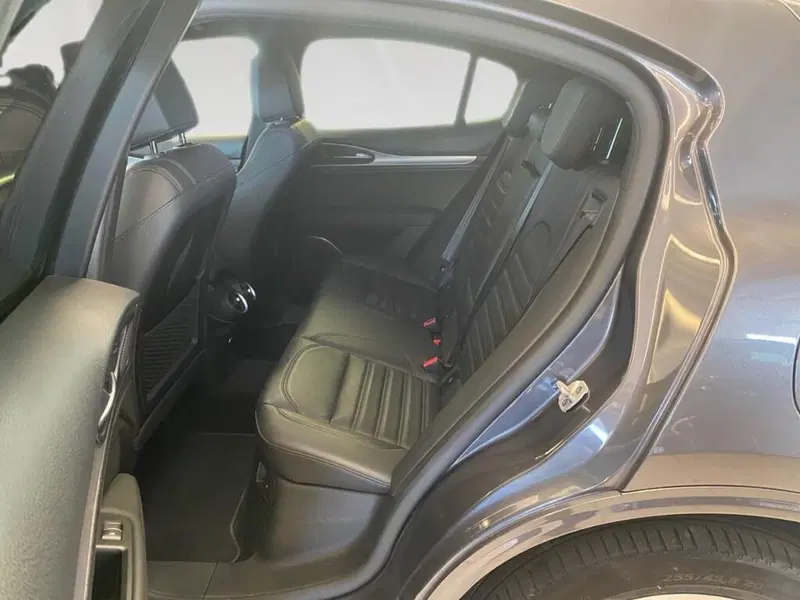 Alfa Romeo Stelvio usata a Torino (8)