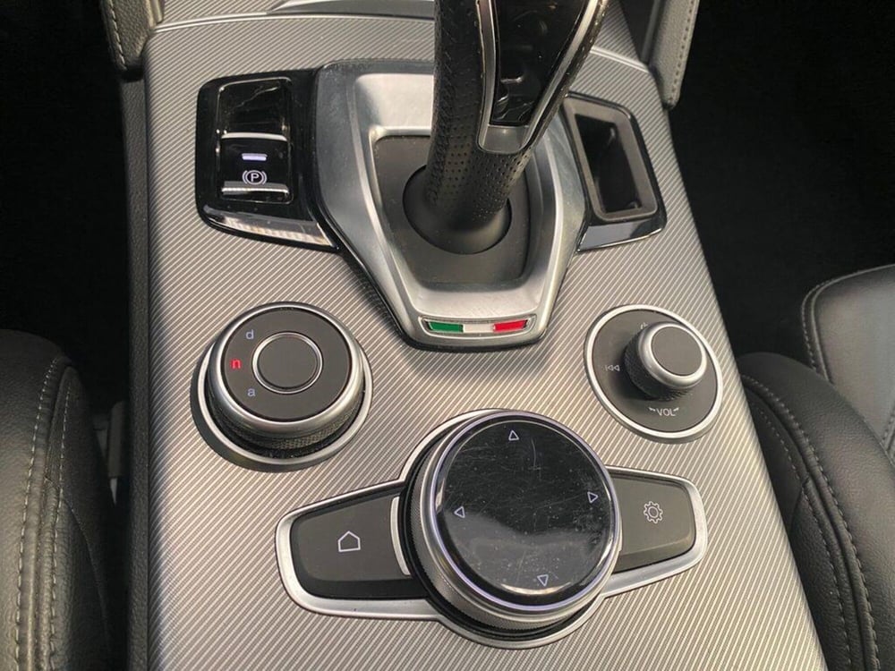 Alfa Romeo Stelvio usata a Torino (12)