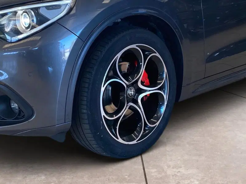 Alfa Romeo Stelvio usata a Torino (15)