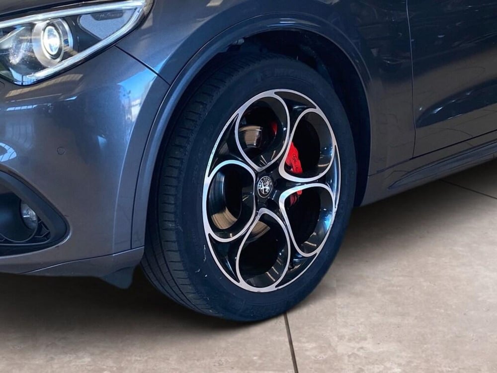 Alfa Romeo Stelvio usata a Torino (15)