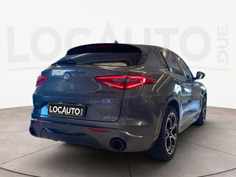 Alfa Romeo Stelvio usata a Torino (4)