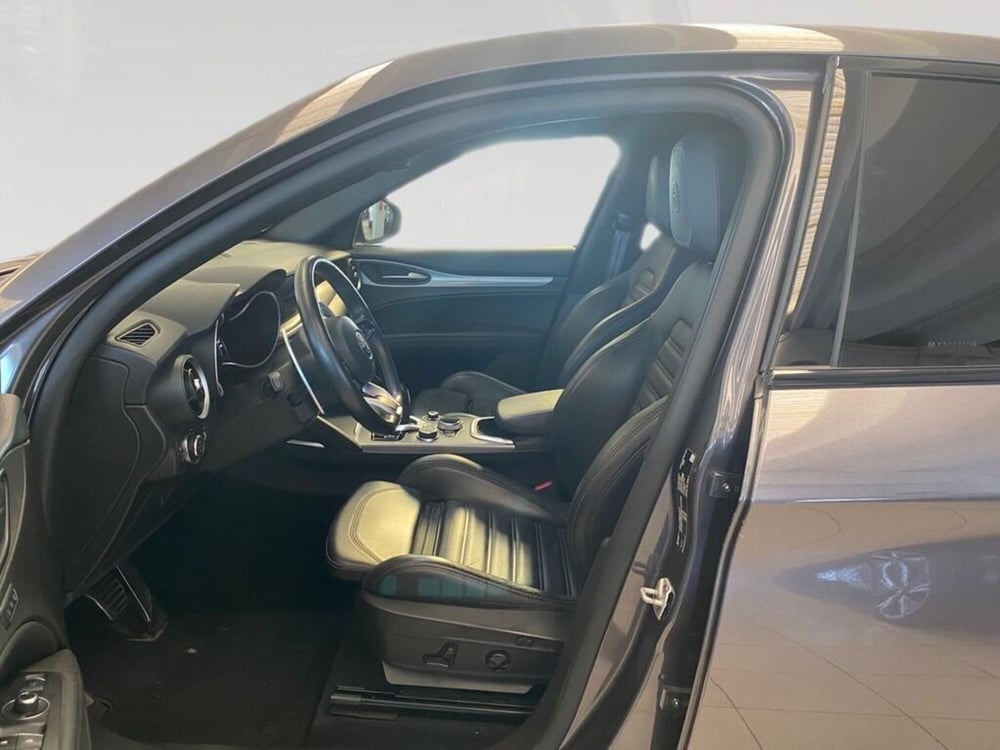 Alfa Romeo Stelvio usata a Torino (7)