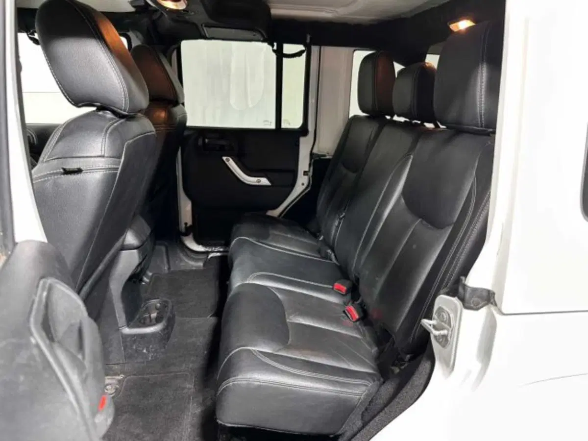 Jeep Wrangler Unlimited usata a Sondrio (11)
