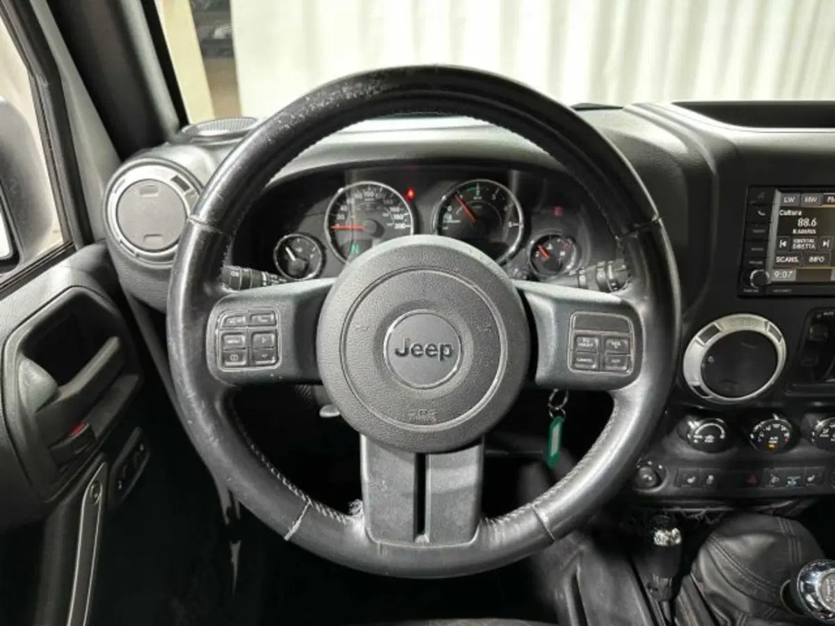 Jeep Wrangler Unlimited usata a Sondrio (17)