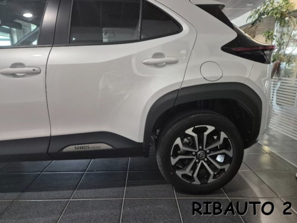 Toyota Yaris Cross nuova a Cuneo (11)