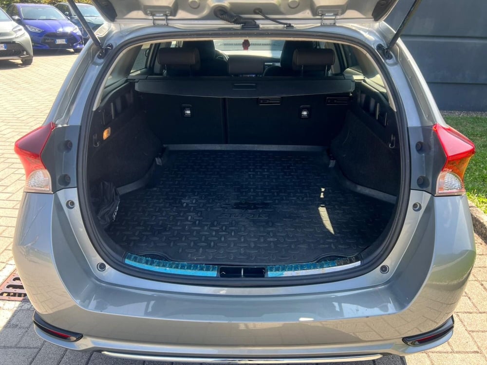 Toyota Auris Station Wagon usata a Como (11)