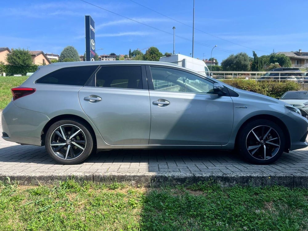 Toyota Auris Station Wagon usata a Como (12)