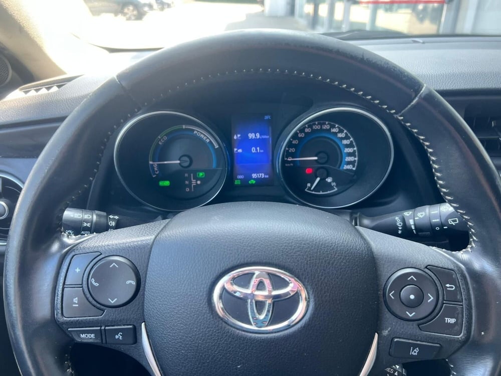 Toyota Auris Station Wagon usata a Como (13)