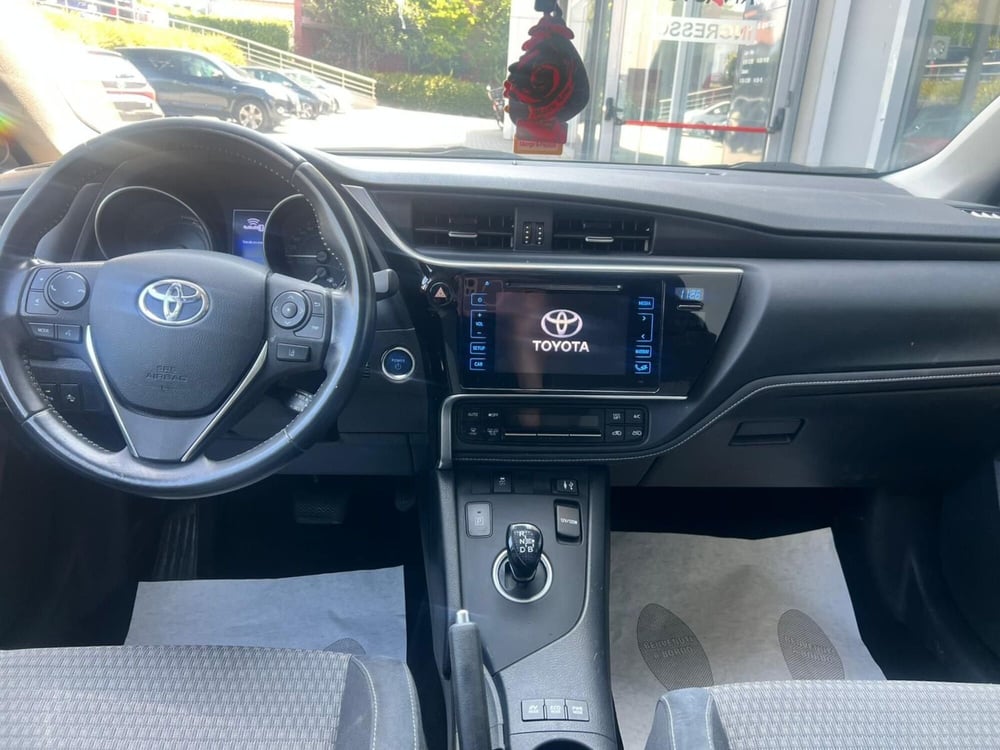 Toyota Auris Station Wagon usata a Como (8)
