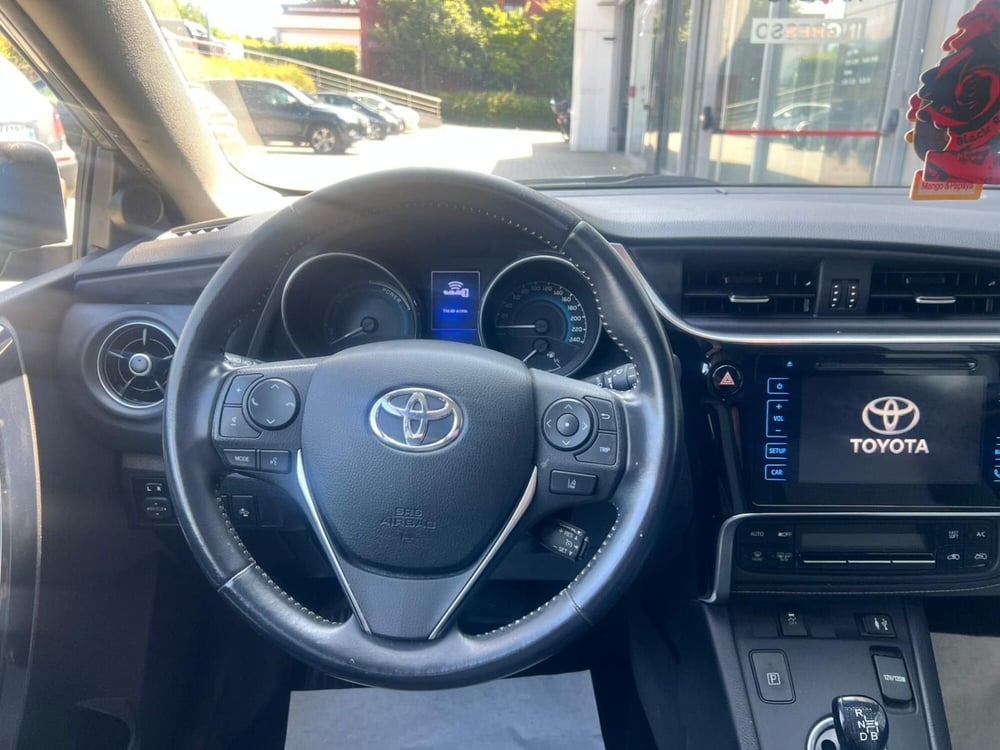 Toyota Auris Station Wagon usata a Como (9)