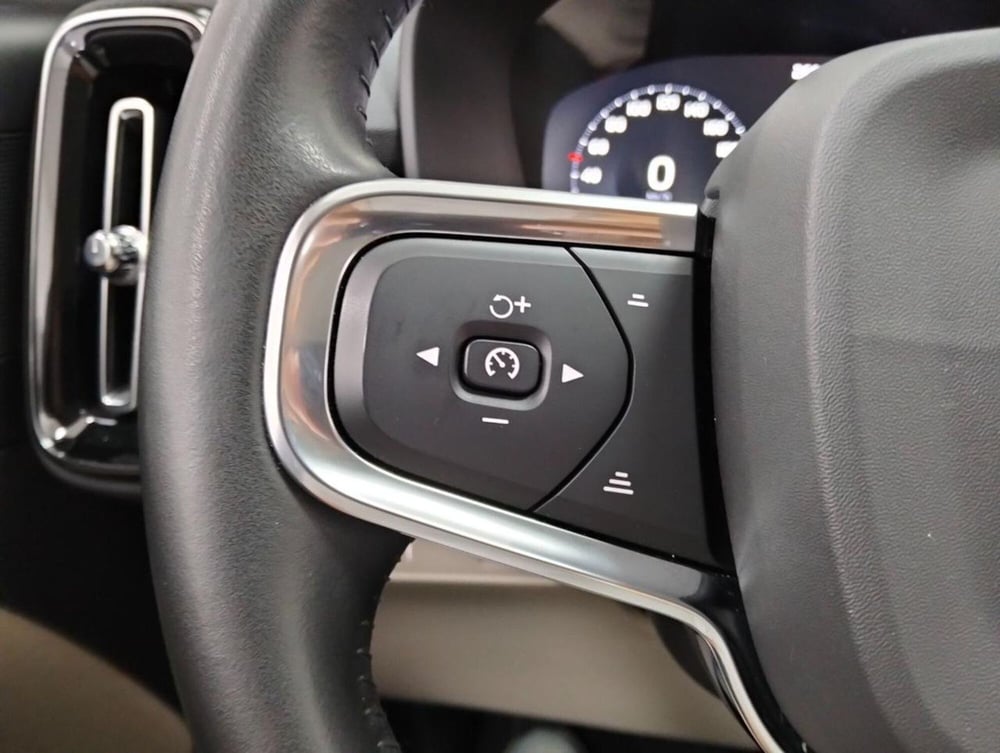 Volvo XC40 usata a Como (10)
