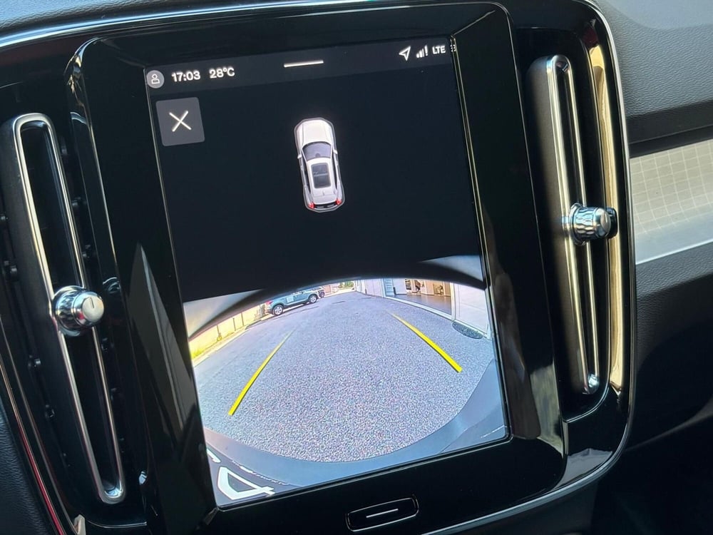Volvo XC40 nuova a Como (11)