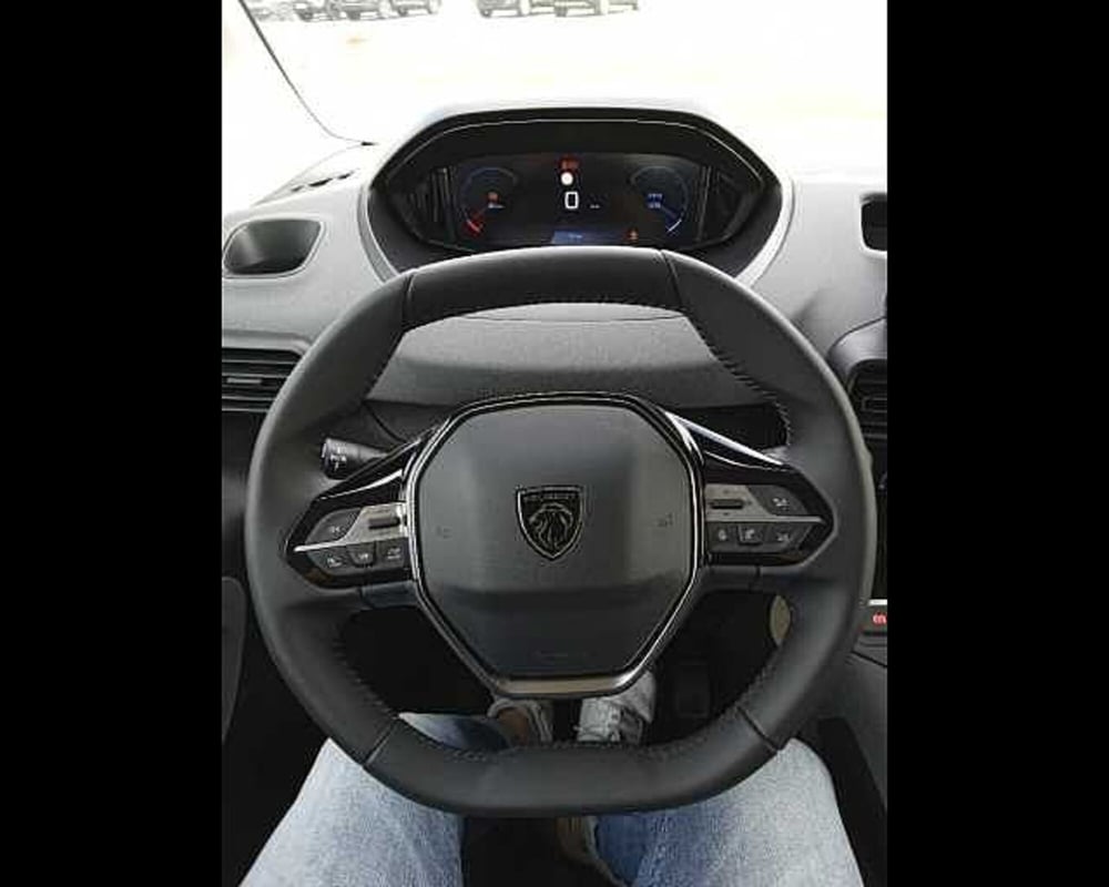 Peugeot Rifter nuova a Milano (10)