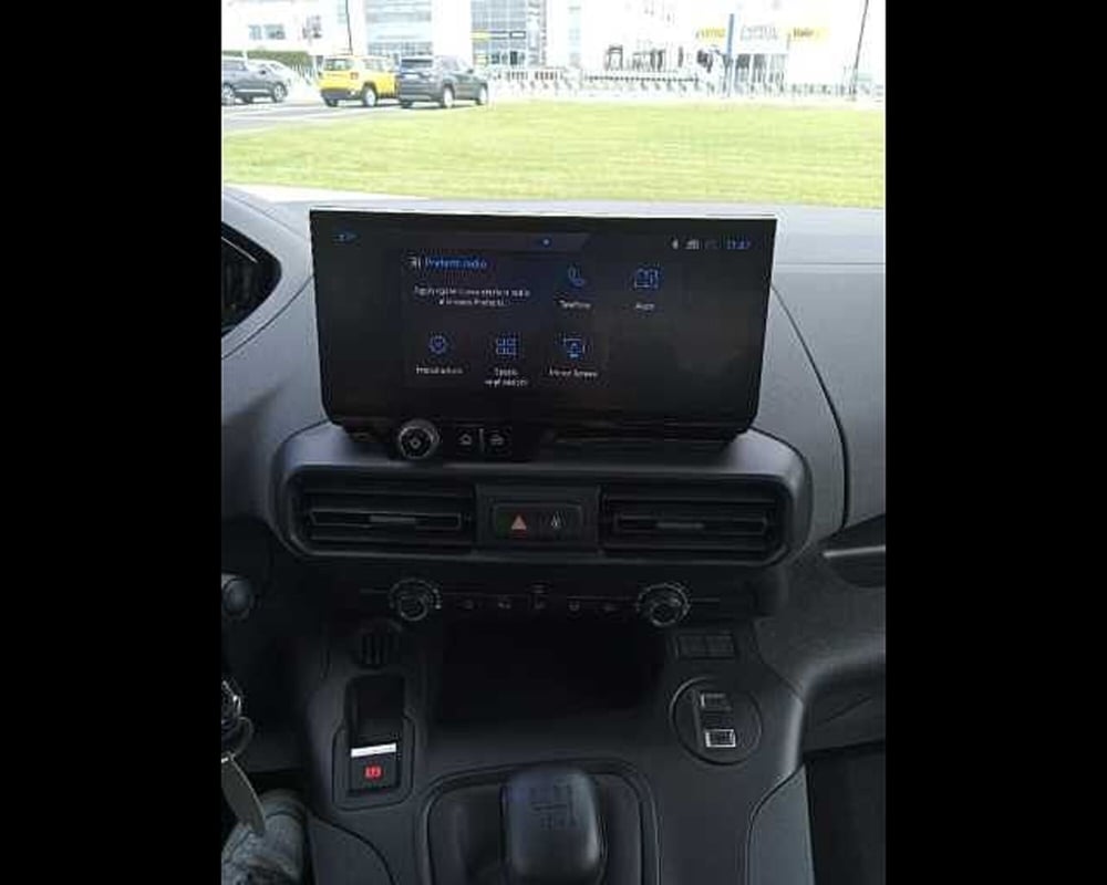 Peugeot Rifter nuova a Milano (11)