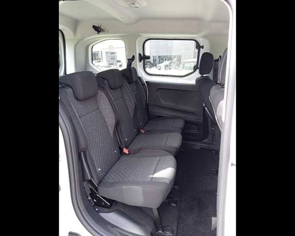 Peugeot Rifter nuova a Milano (16)