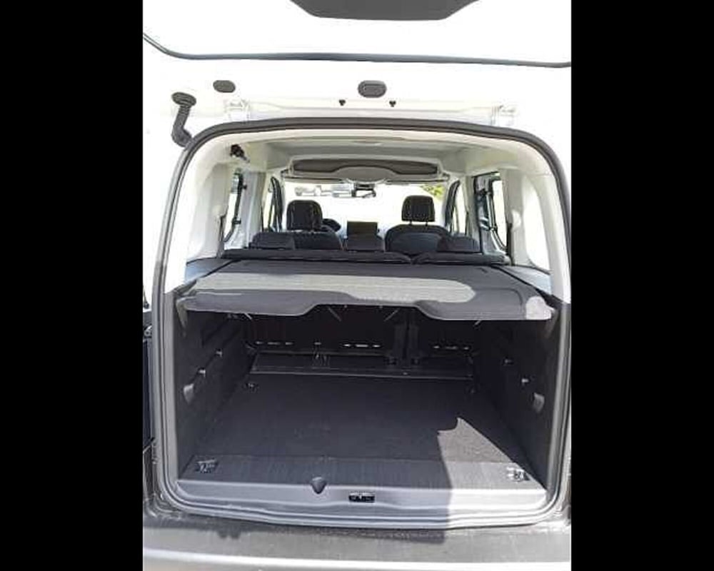 Peugeot Rifter nuova a Milano (17)
