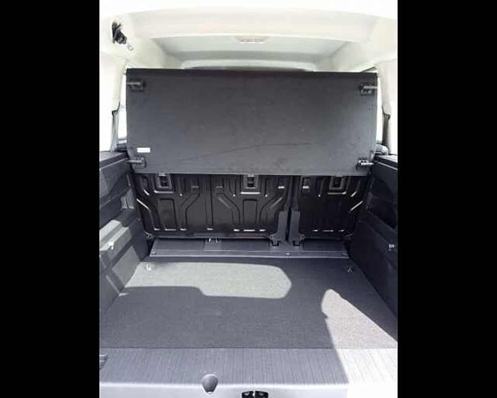 Peugeot Rifter nuova a Milano (18)