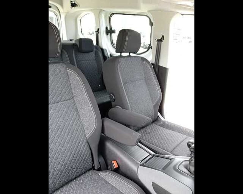 Peugeot Rifter nuova a Milano (6)