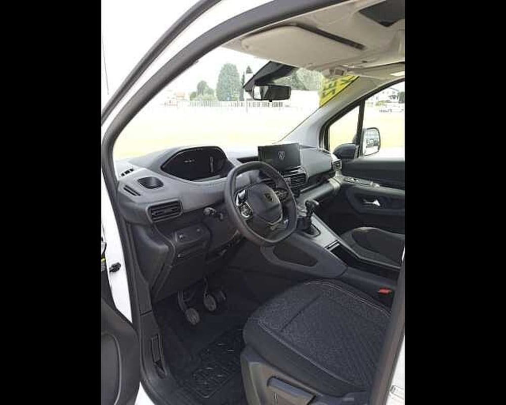 Peugeot Rifter nuova a Milano (8)