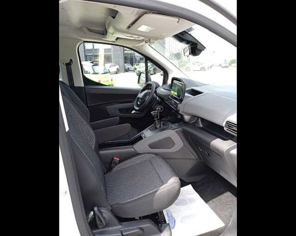Peugeot Rifter nuova a Milano (9)