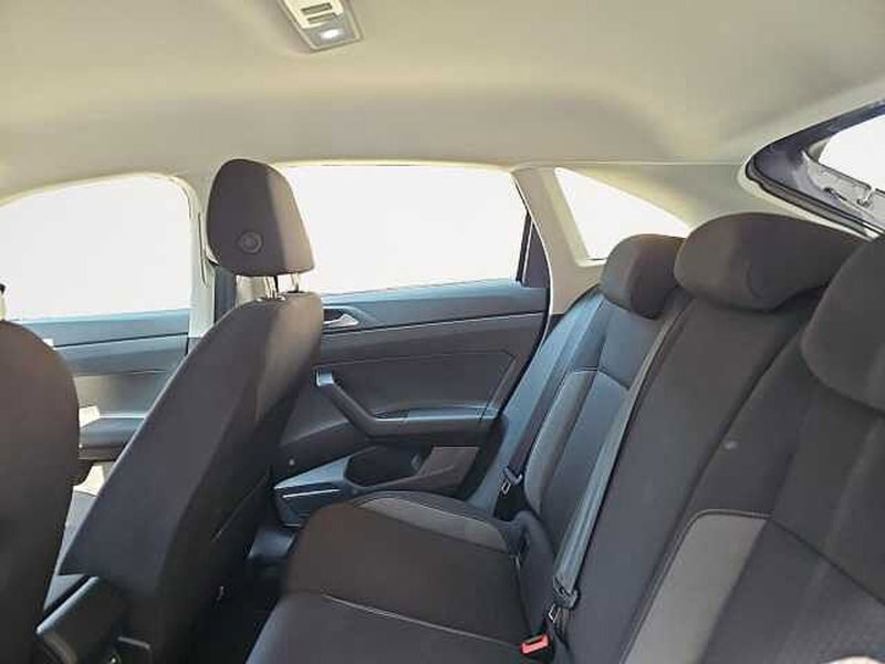 Volkswagen Taigo usata a Lecco (13)