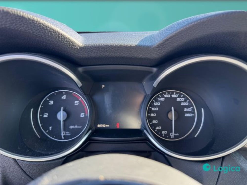 Alfa Romeo Stelvio usata a Biella (6)