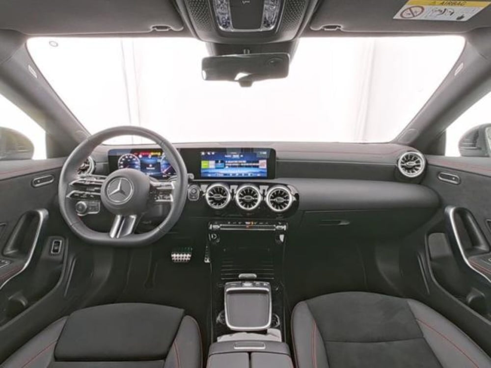 Mercedes-Benz CLA Shooting Brake usata a Milano (8)