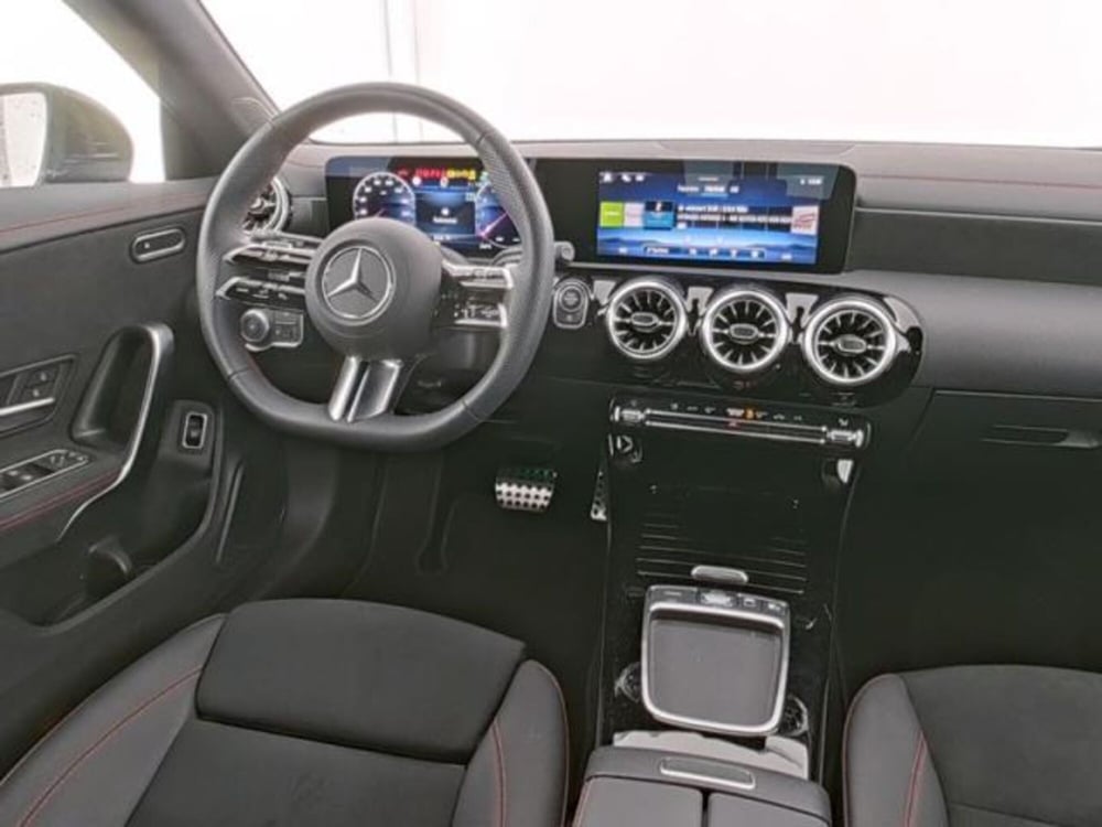 Mercedes-Benz CLA Shooting Brake usata a Milano (9)
