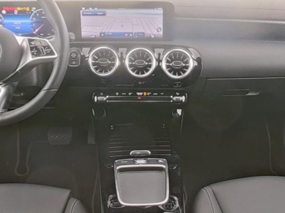 Mercedes-Benz CLA Shooting Brake usata a Milano (7)