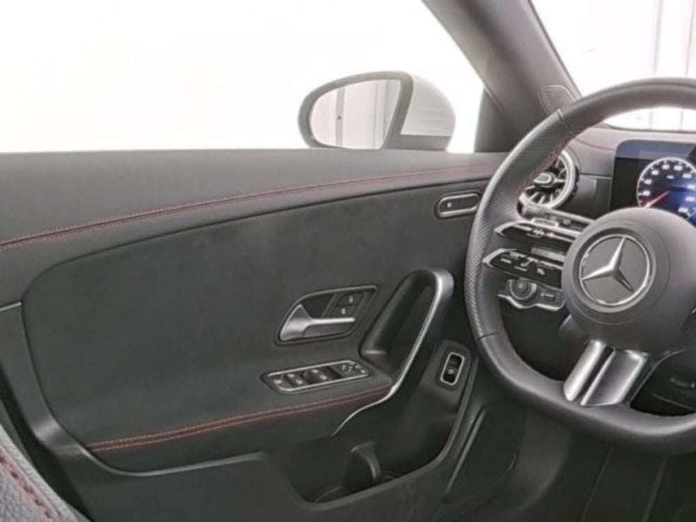 Mercedes-Benz CLA Shooting Brake usata a Milano (6)