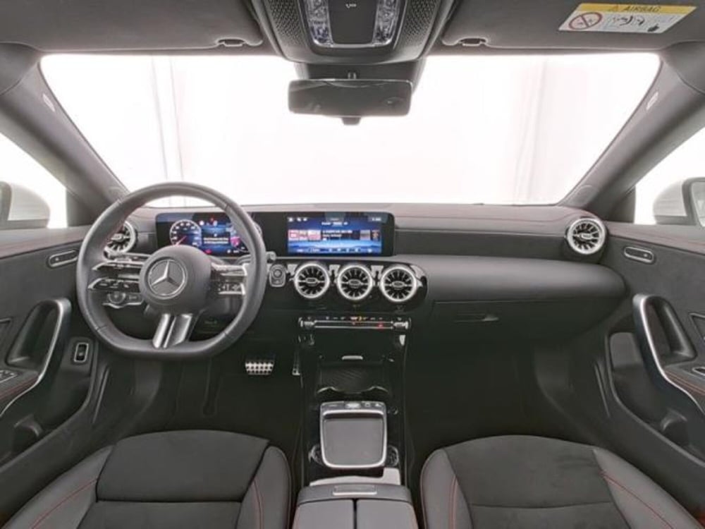 Mercedes-Benz CLA Shooting Brake usata a Milano (7)