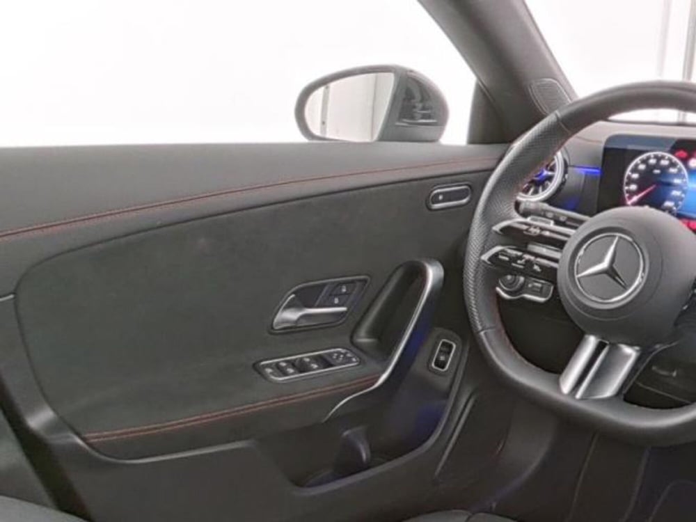 Mercedes-Benz CLA Shooting Brake usata a Milano (7)