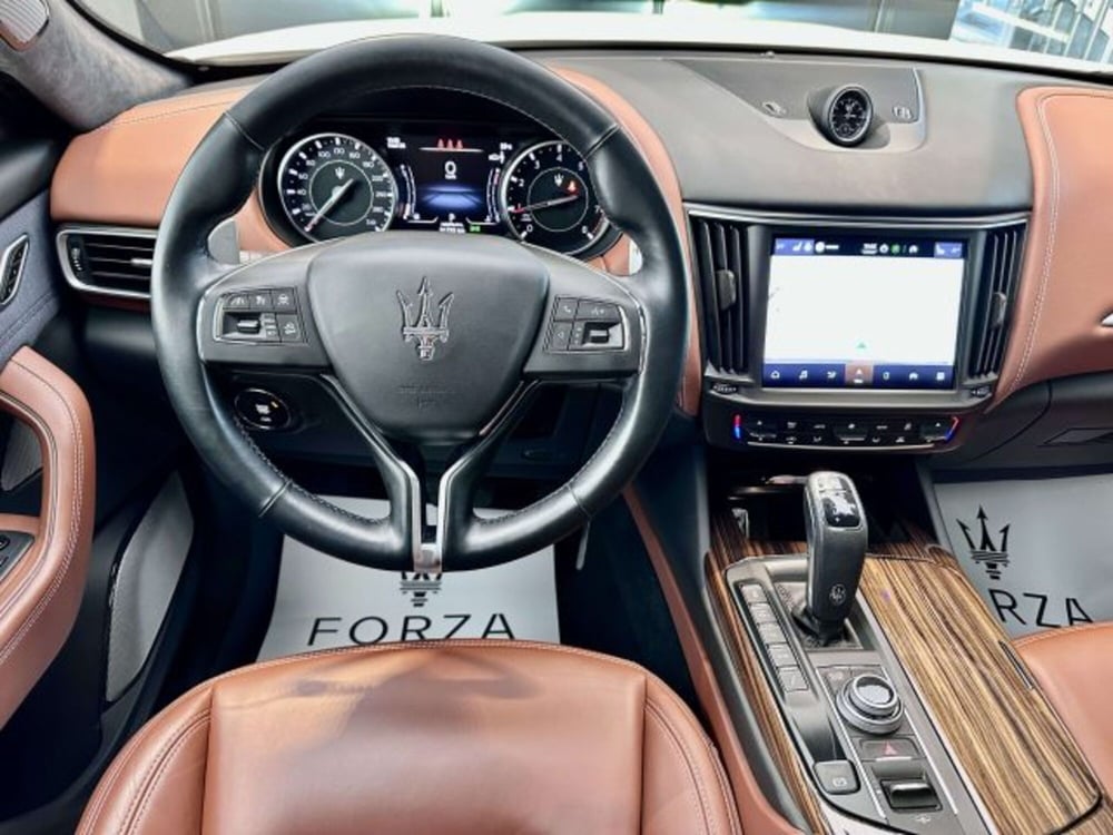 Maserati Levante usata a Torino (14)