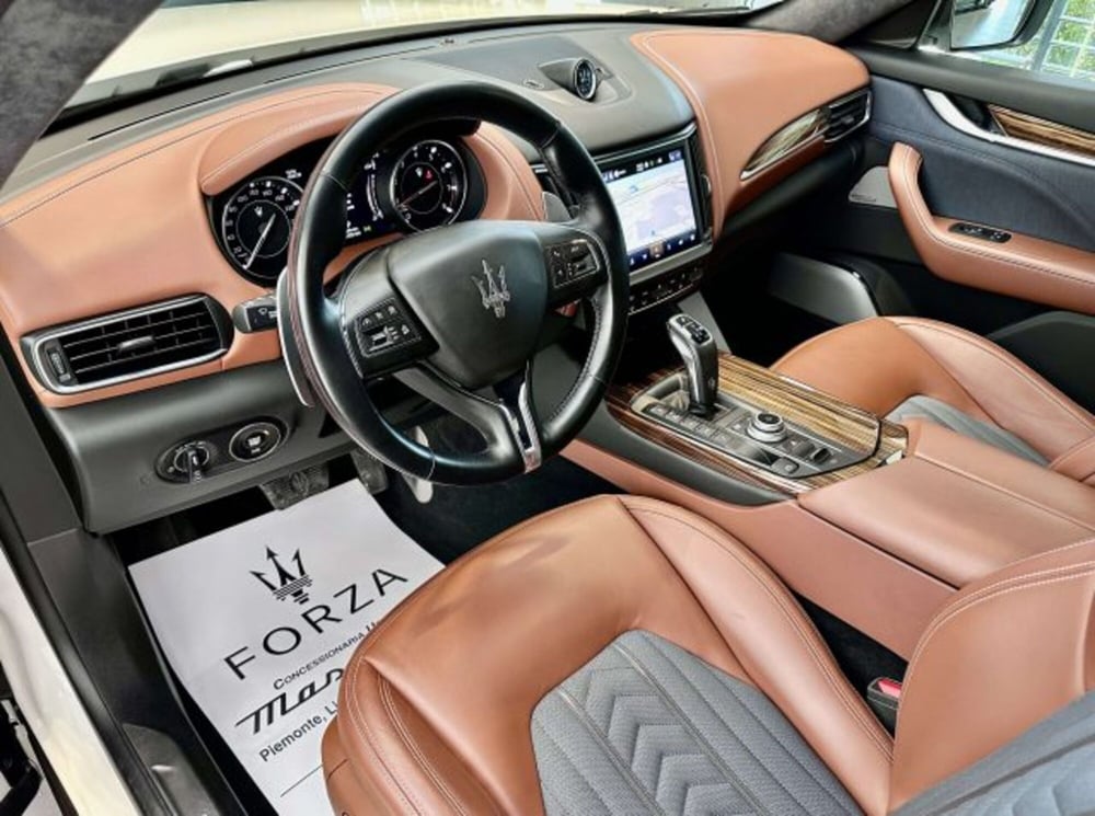 Maserati Levante usata a Torino (9)