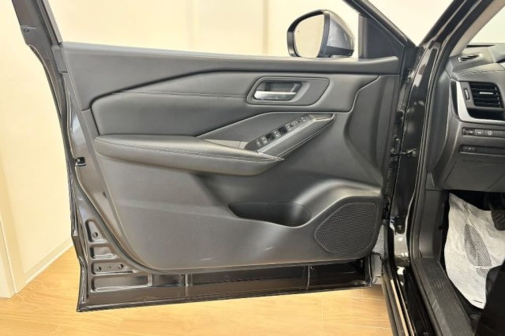 Nissan Qashqai usata a Latina (12)