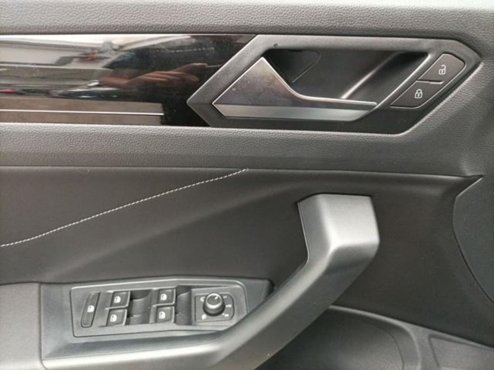 Volkswagen T-Roc nuova a Milano (17)