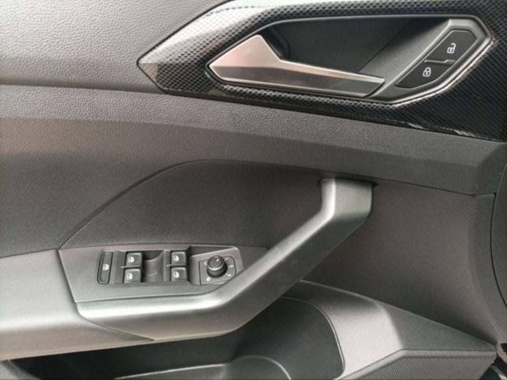 Volkswagen T-Cross nuova a Milano (11)