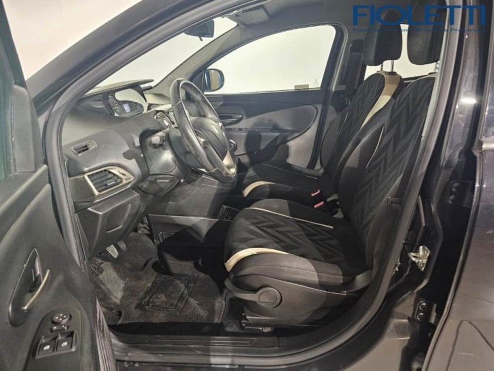 Lancia Ypsilon usata a Brescia (9)