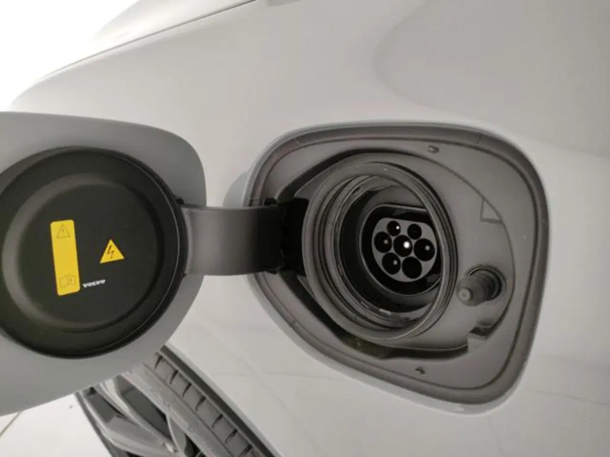 Volvo XC60 nuova a Modena (10)