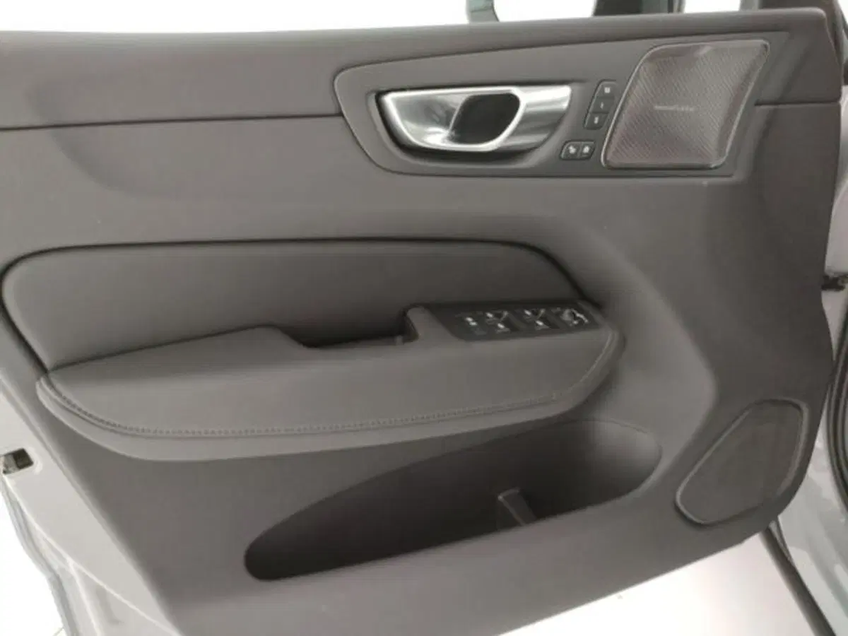 Volvo XC60 nuova a Modena (12)