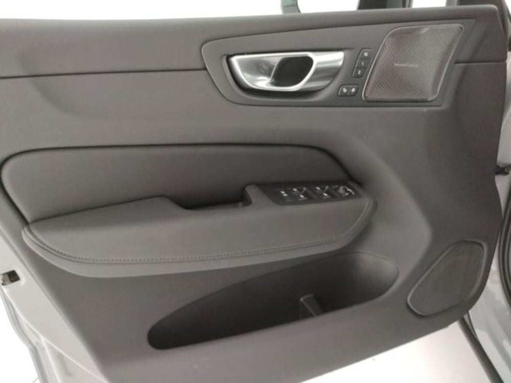 Volvo XC60 nuova a Modena (12)