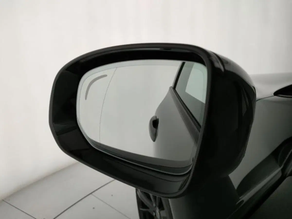 Volvo XC60 nuova a Modena (14)