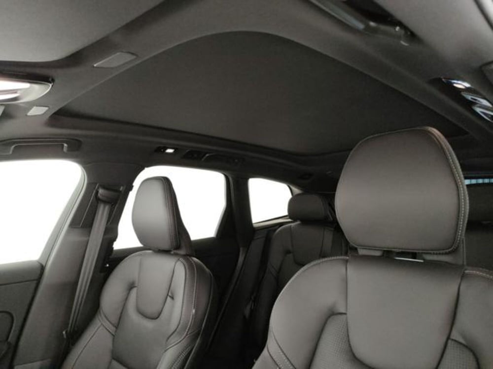 Volvo XC60 nuova a Modena (16)