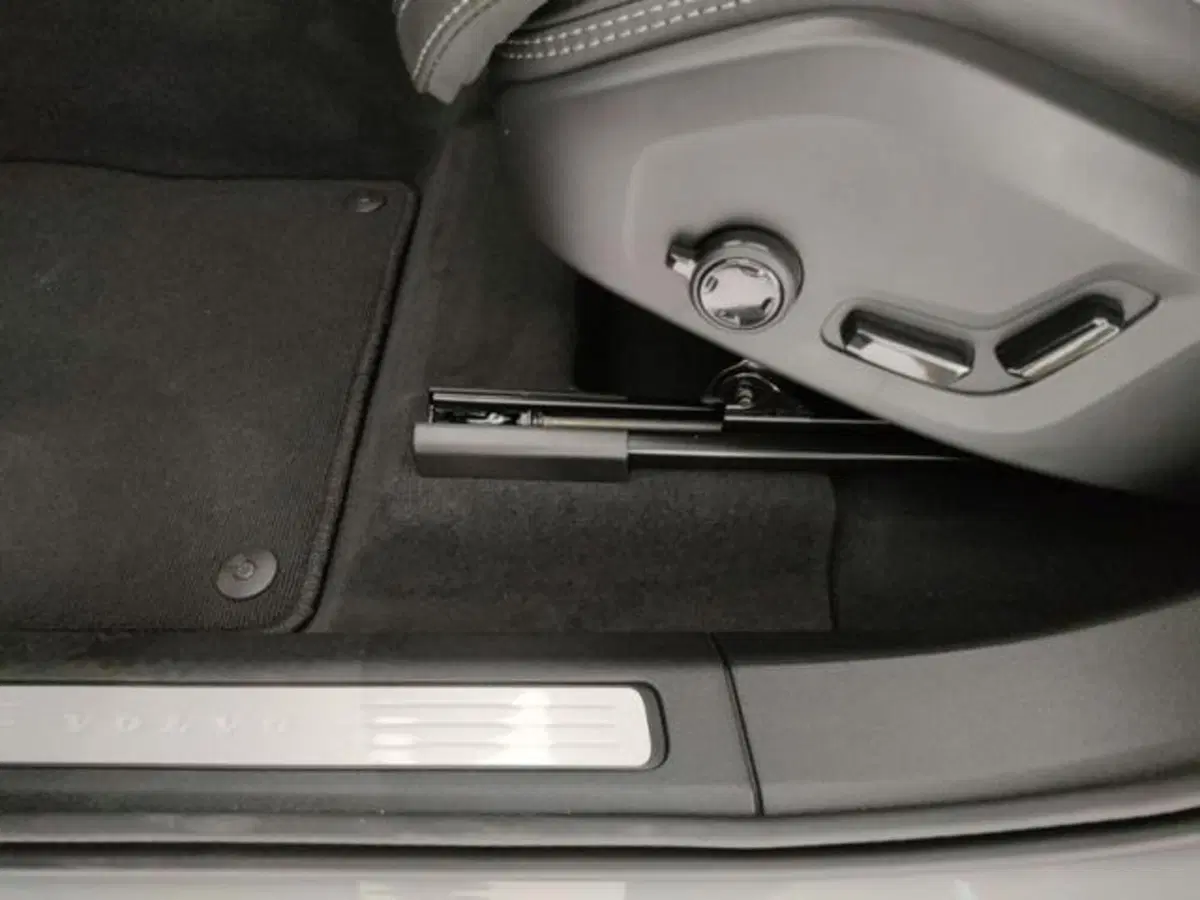 Volvo XC60 nuova a Modena (17)