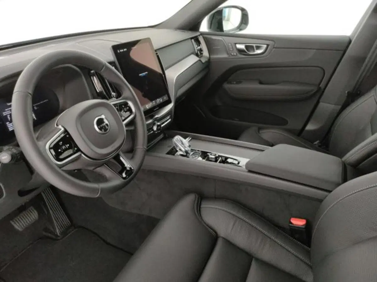Volvo XC60 nuova a Modena (18)